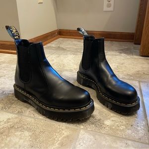 DR. MARTENS 2976 BEX SMOOTH LEATHER CHELSEA BOOTS - BLACK US WOMEN 9 / US MEN 8